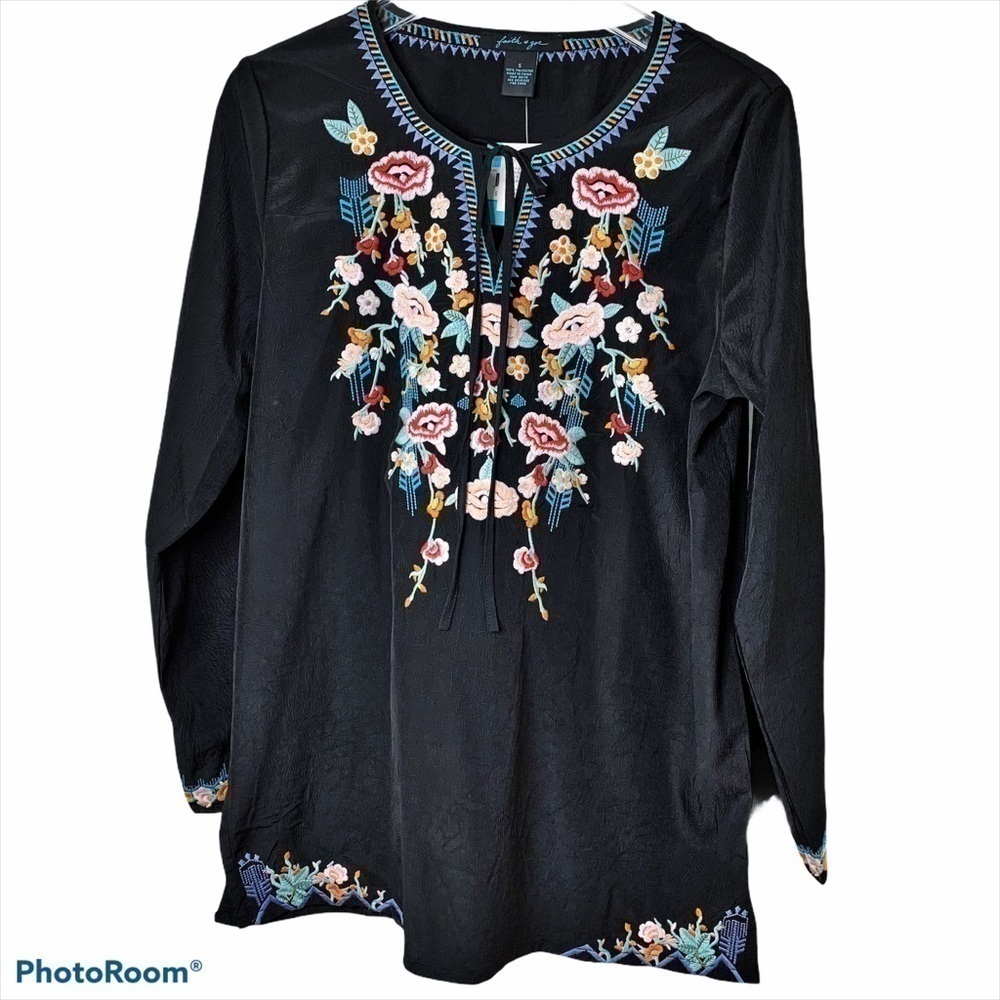 FAITH + Zoe Embroidered Tunic NWT Size M